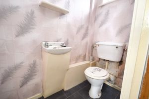 Downstairs W.C- click for photo gallery